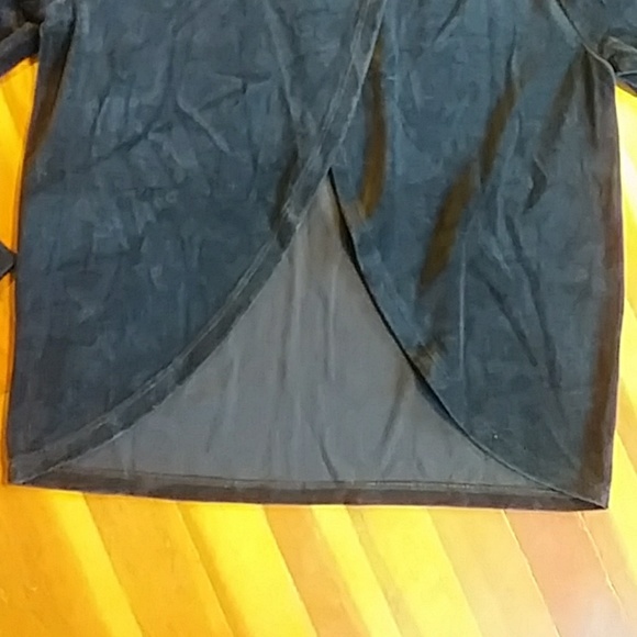 NWT-VS Velvet Top w/ open back - Picture 4 of 4